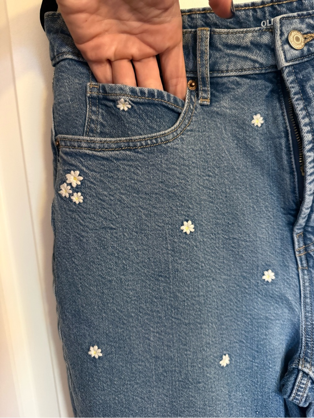 Old Navy Blue Straight-Leg Jeans with White Daisy Embroidery - Picture 3 of 7